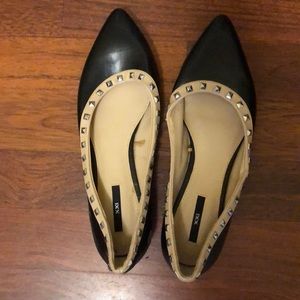 Women’s black flats